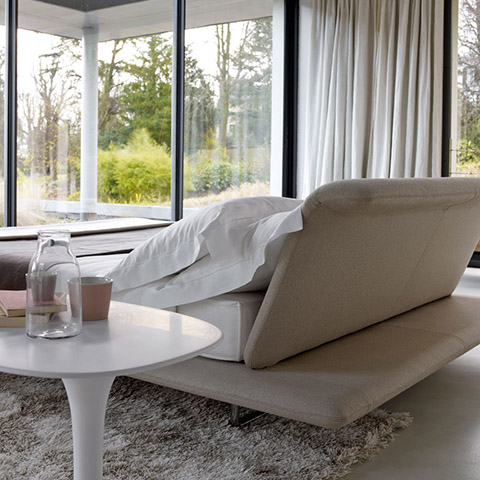 modern bedroom featuring b&b italia awa table