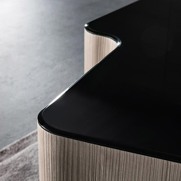 close up of a minotti lou table