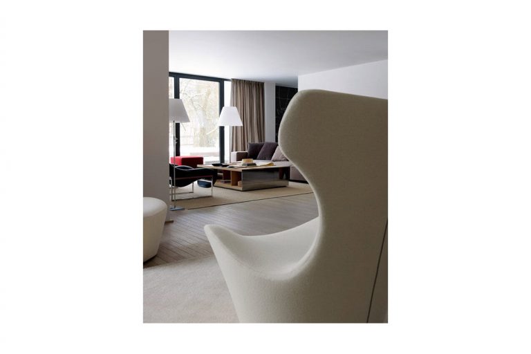 Grande Papilio Armchair - B&B Italia | Studio Como