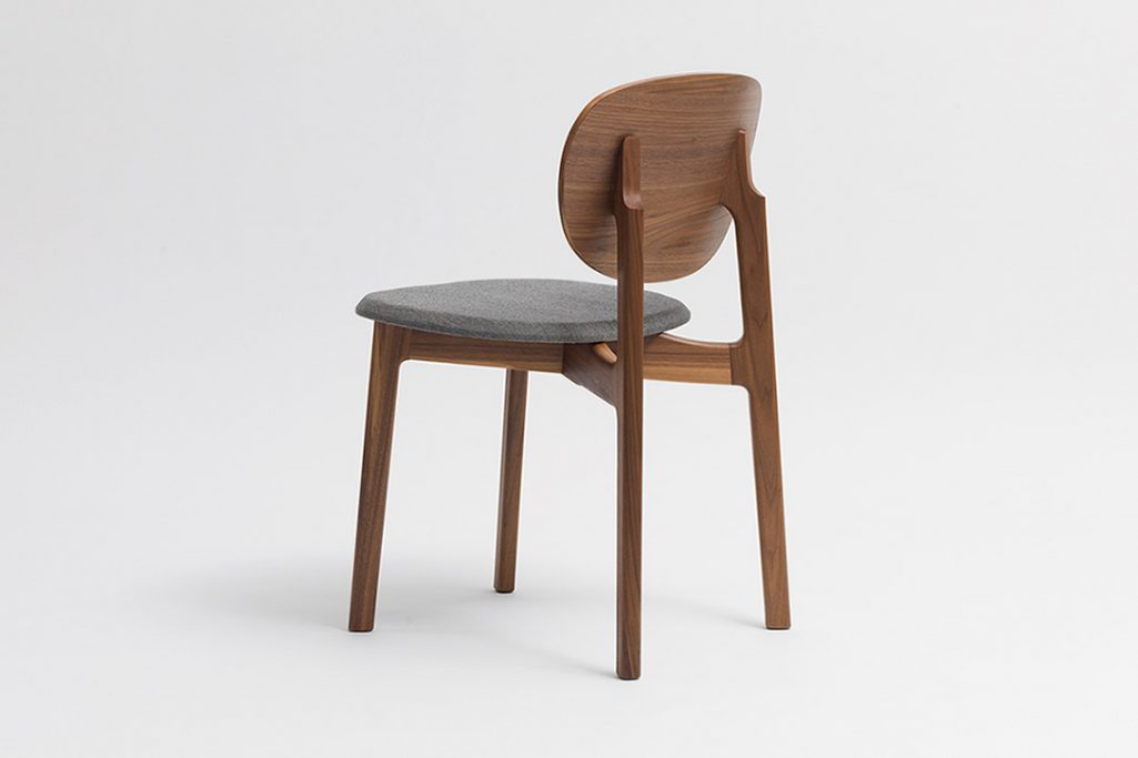 zeitraum zenso dining chair 3/4 view