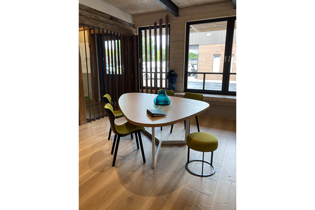 b&b italia papilio shell dining chairs and seven table in situ