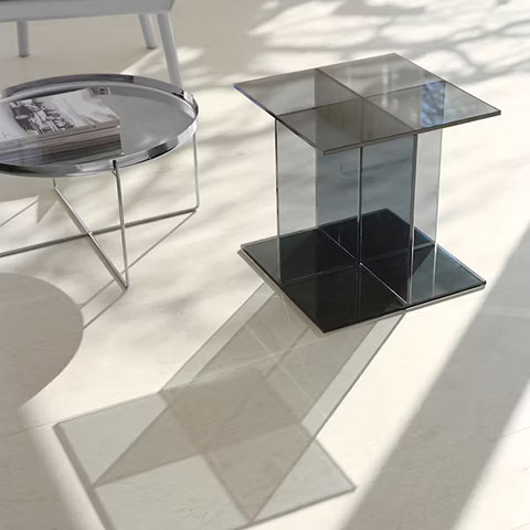 e15 vier side table in situ