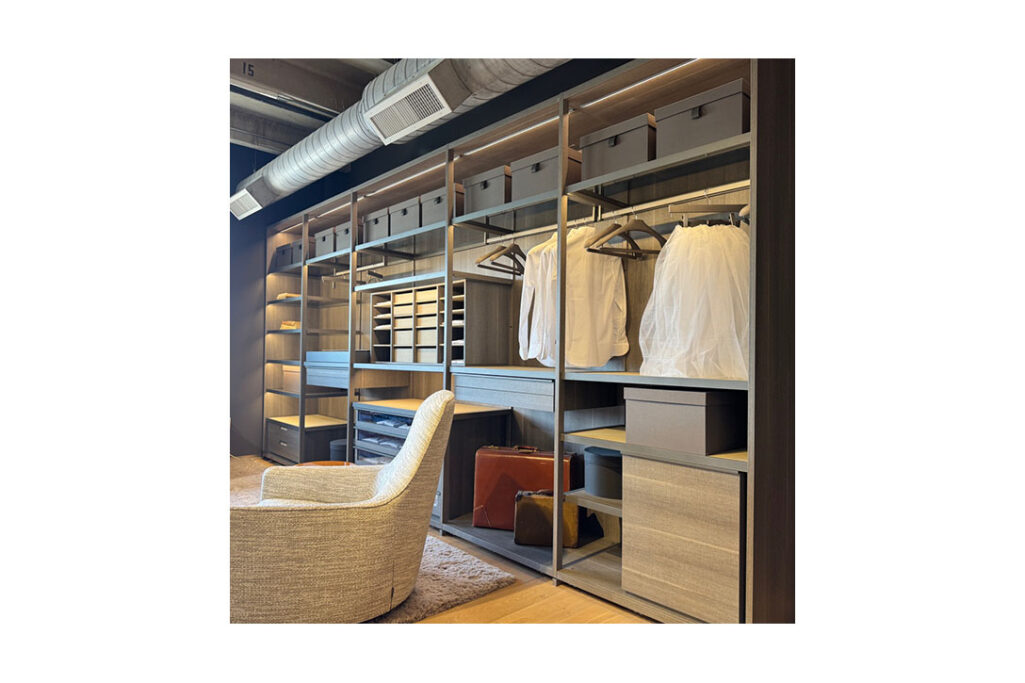 Senzafine Walk-In Closet