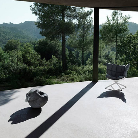 b&b italia husk outdoor armchair in situ