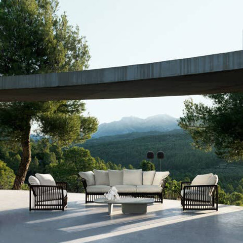 b&b italia tobi-ishi outdoor coffee table in situ