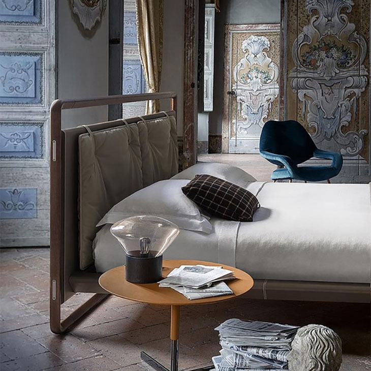 poltrona frau volare due bed in situ