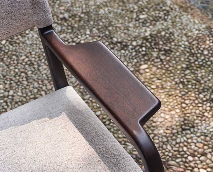 exteta LPIDC01 folding director's outdoor dining chair in situ