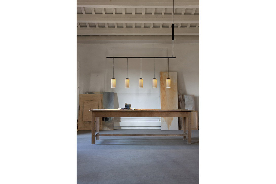 santa & cole cirio lineal pendant in situ