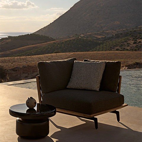 poliform crew outdoor coffee table in situ